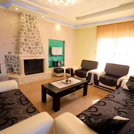 Mihal Suites Sarandë Exterior foto