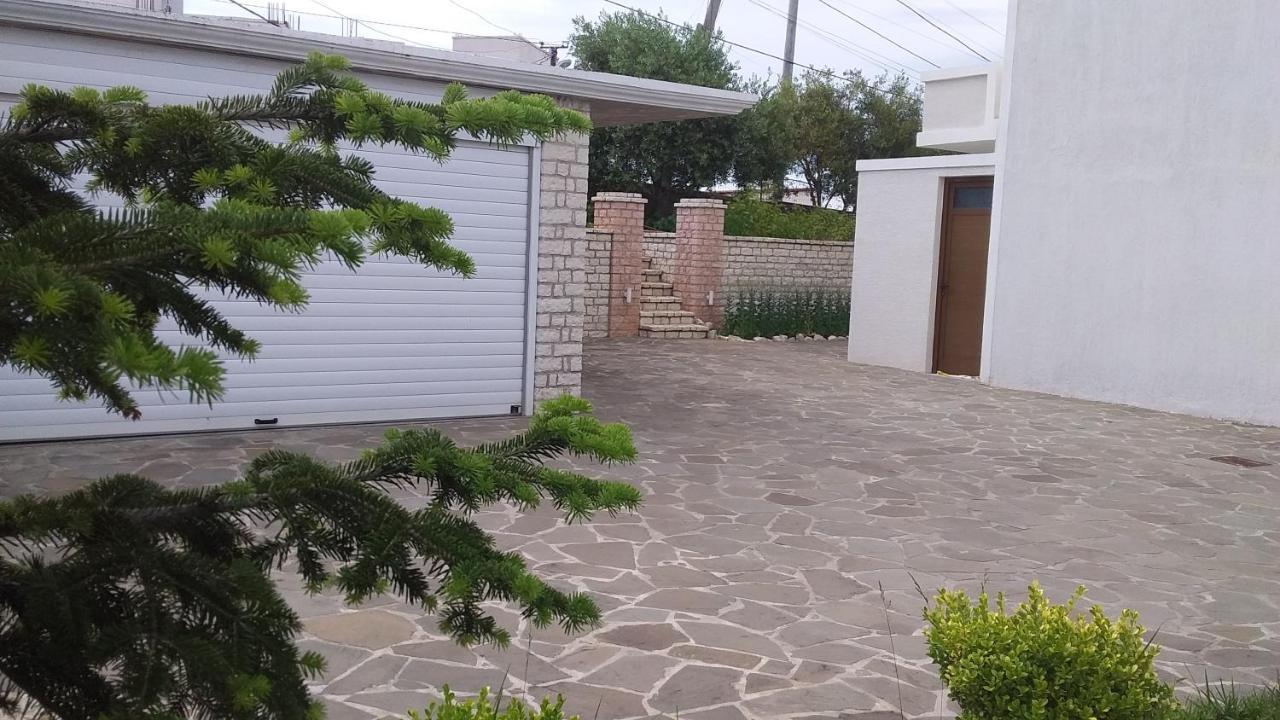 Mihal Suites Sarandë Exterior foto