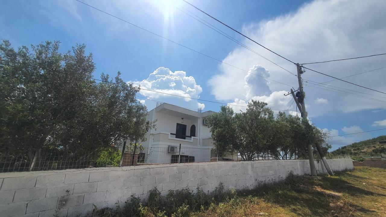 Mihal Suites Sarandë Exterior foto