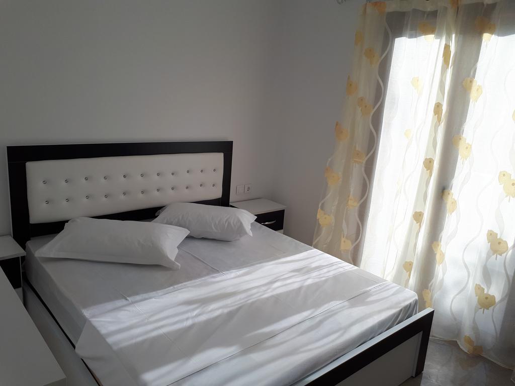 Mihal Suites Sarandë Exterior foto