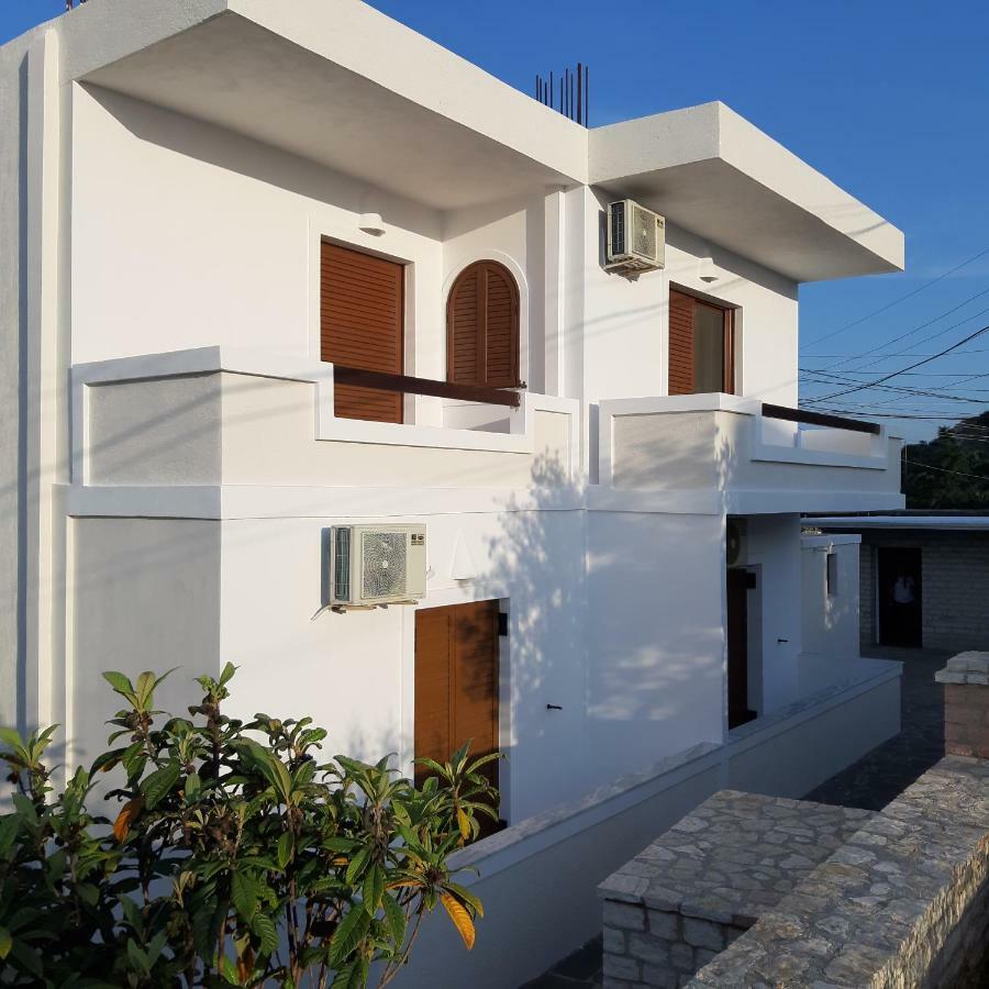 Mihal Suites Sarandë Exterior foto